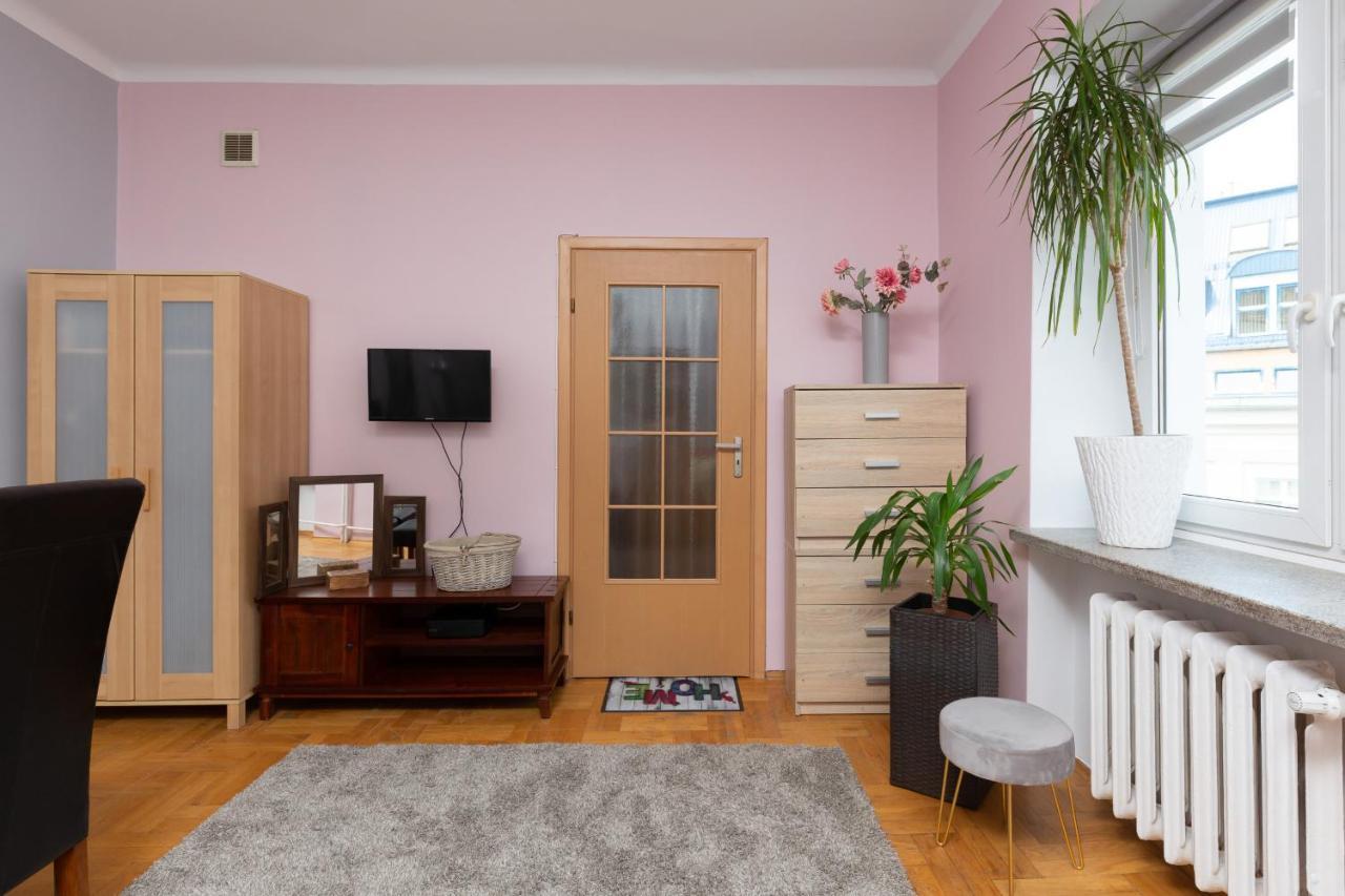 Metro Politechnika Studio Konstytucji By Renters Apartment Warsaw Luaran gambar